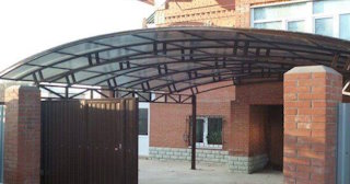 Козырек над откатными воротами в Геленджике от 1735 рублей - монтаж, цена