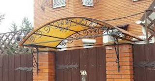 Навесы над калиткой - монтаж в Геленджике от НавесыГлн | от 1735 рублей